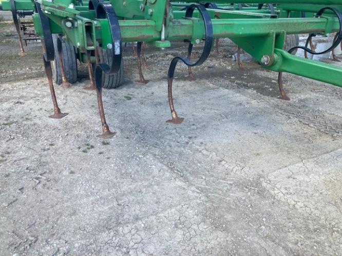 John Deere 2210