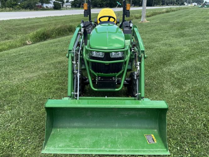 John Deere 2032R