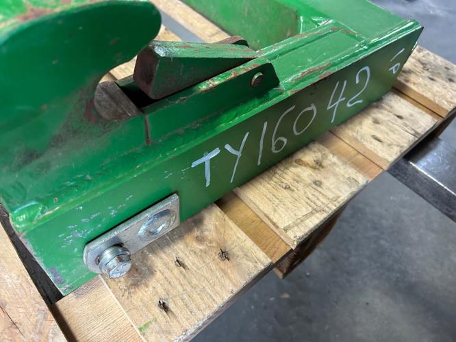 John Deere TY16042 cat 2 quick hitch