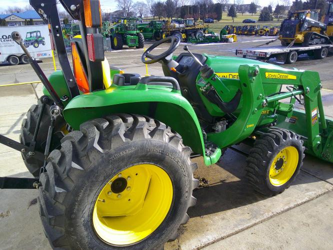 John Deere 3038E