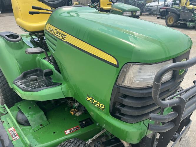 John Deere X720