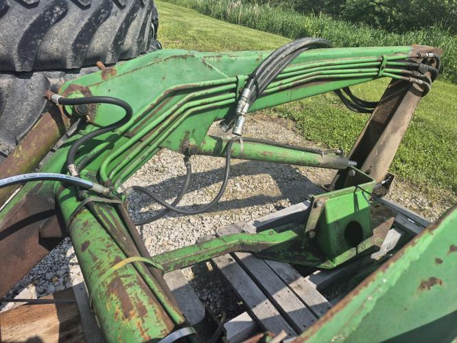 John Deere 148