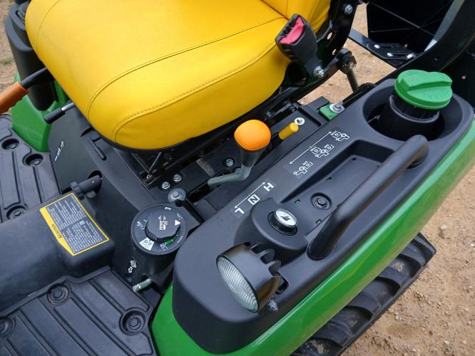 John Deere 1025R