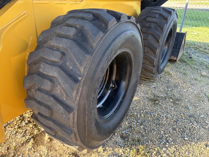 John Deere 330G