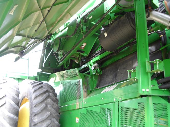 John Deere S670