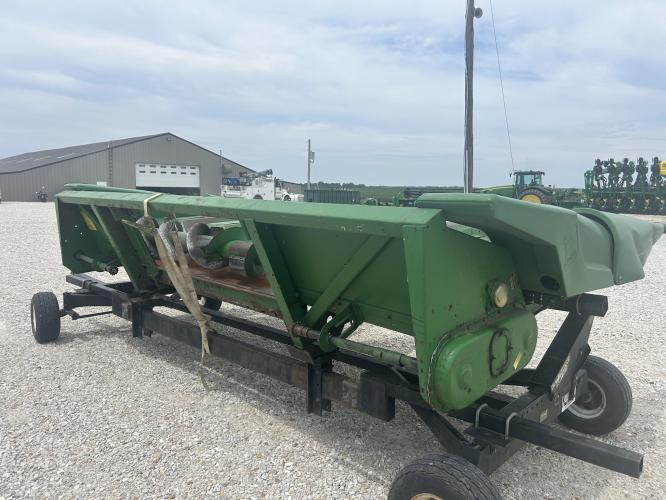 John Deere 643
