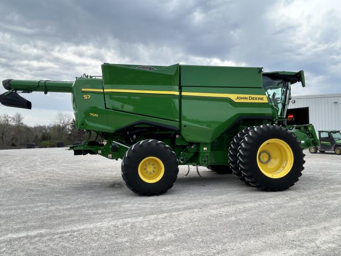 John Deere S7 700
