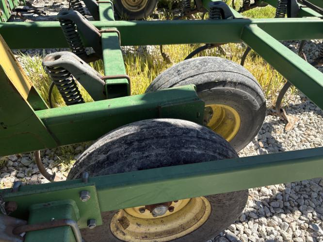 John Deere 2210