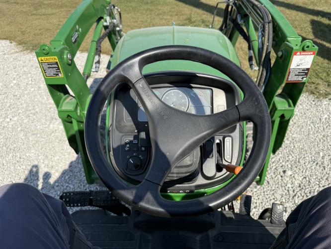 John Deere 2038R
