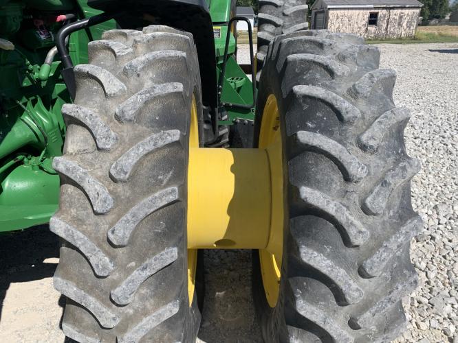 John Deere 8335R