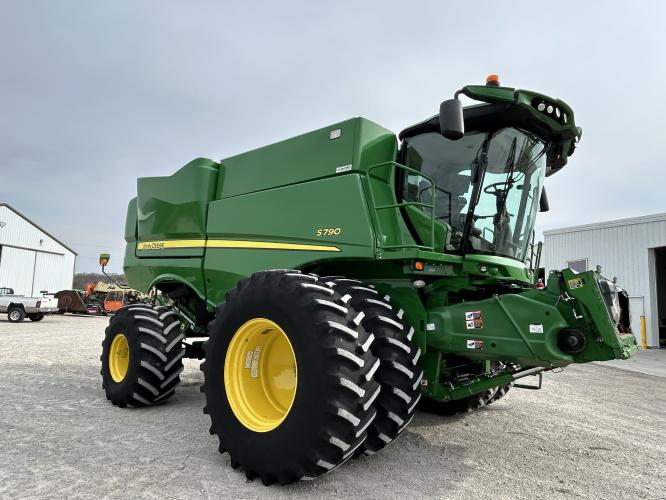 John Deere S790
