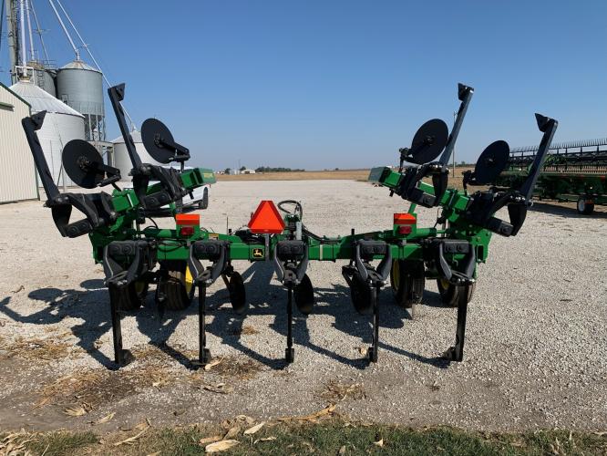 John Deere 2100