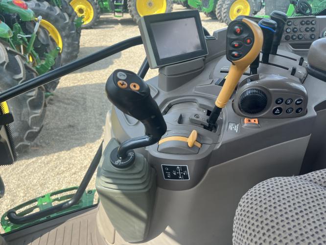 John Deere 6145R