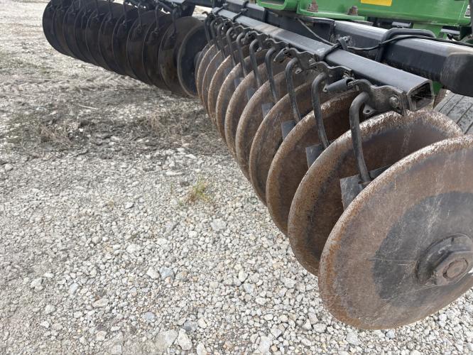 John Deere 637
