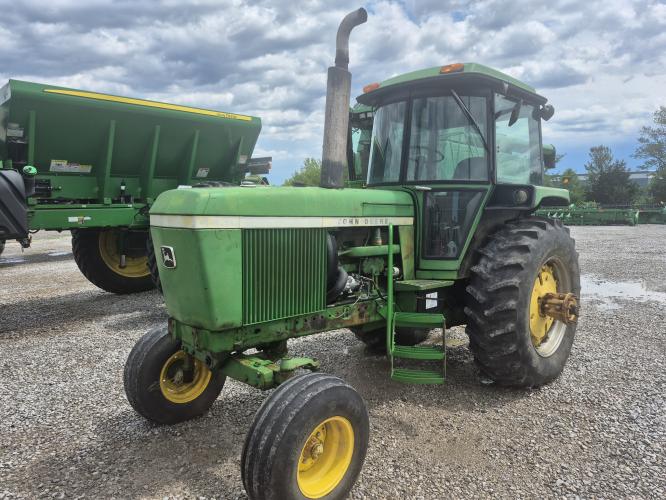 John Deere 4430
