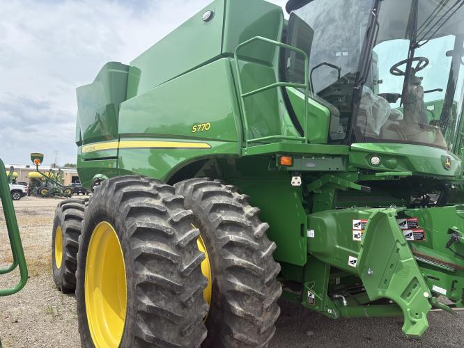 John Deere S770