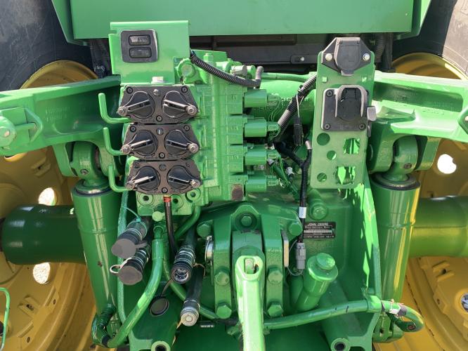 John Deere 8130