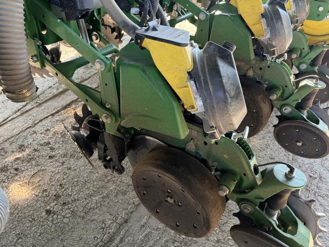 John Deere 1775
