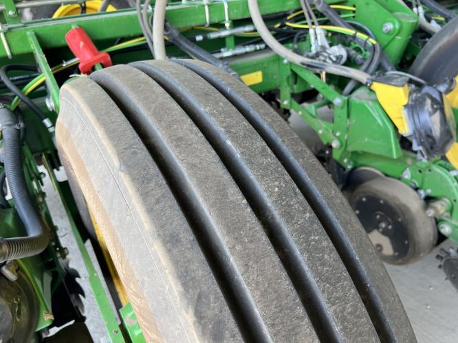 John Deere 1775