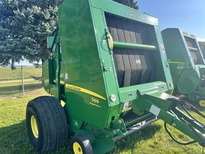 John Deere 569