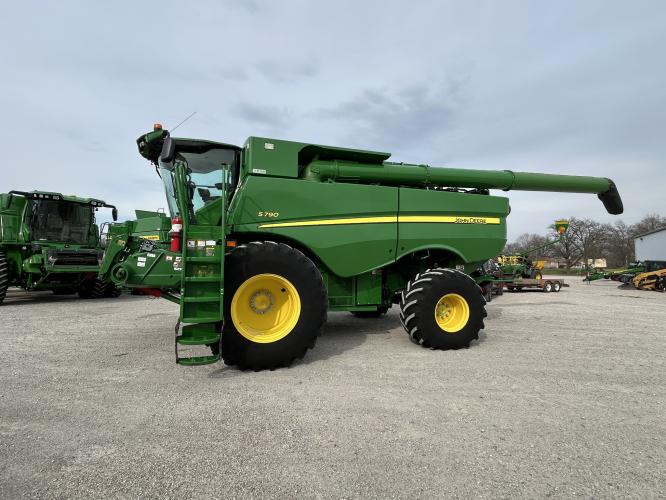 John Deere S790