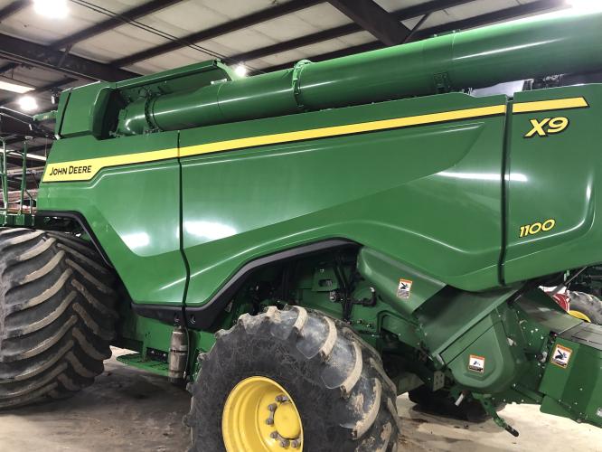 John Deere X9 1100
