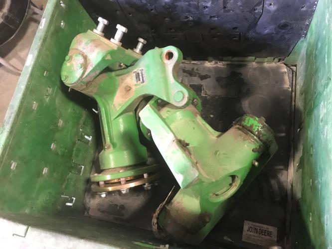 John Deere 2WD REAR SPINDLE SET S670