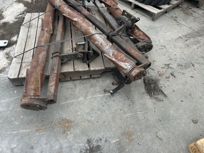 Yetter 5000-026E - 8 row devastator