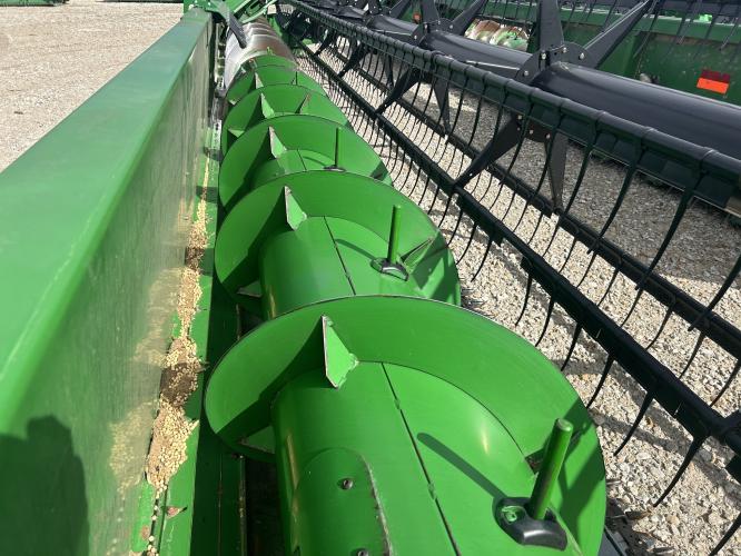 John Deere 635F