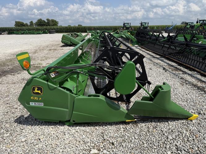 John Deere 635F