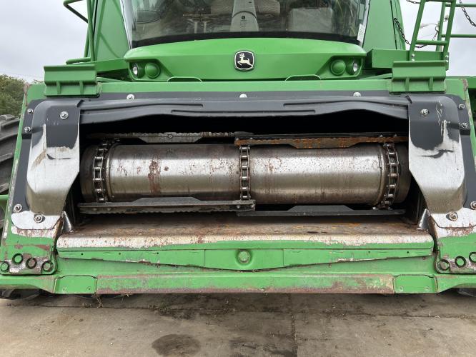 John Deere S670