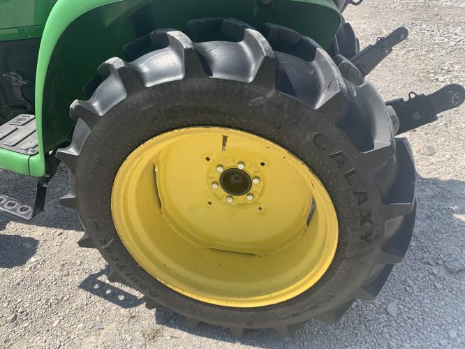 John Deere 3038E