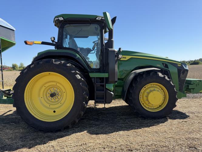 John Deere 8R 230