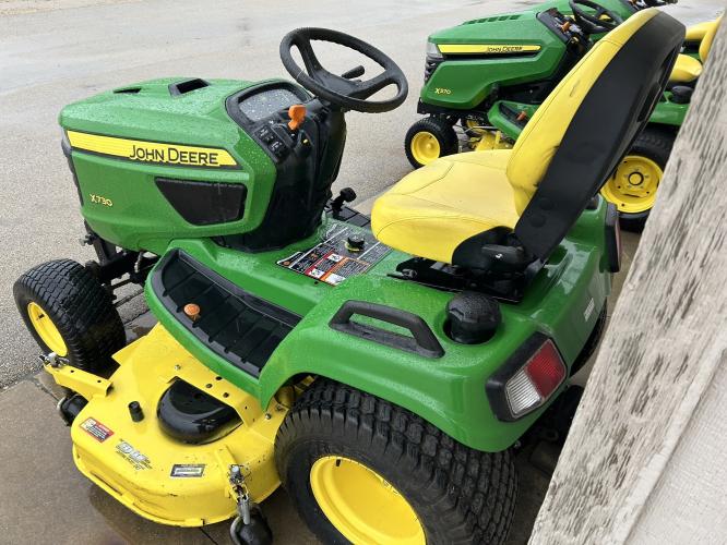 John Deere X730