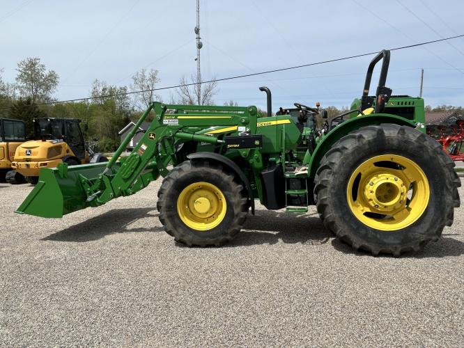 John Deere 5075M
