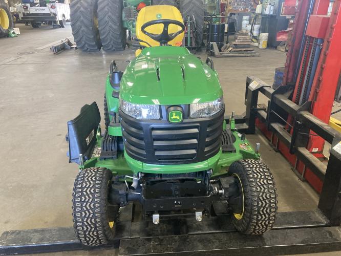 John Deere X738