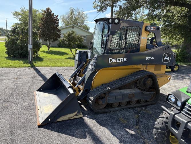 John Deere 325G