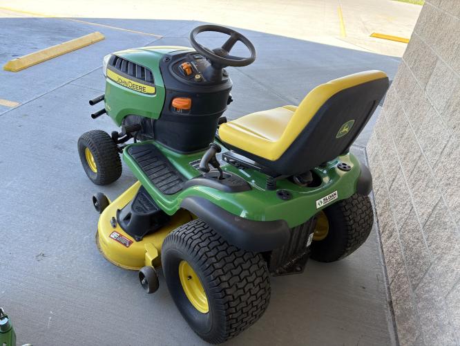 John Deere E150