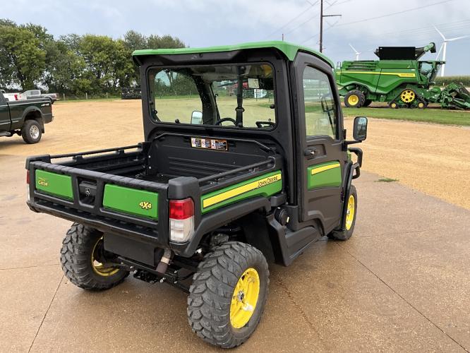 John Deere 835R