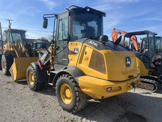 John Deere 324L