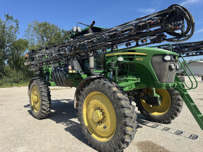 John Deere 4830