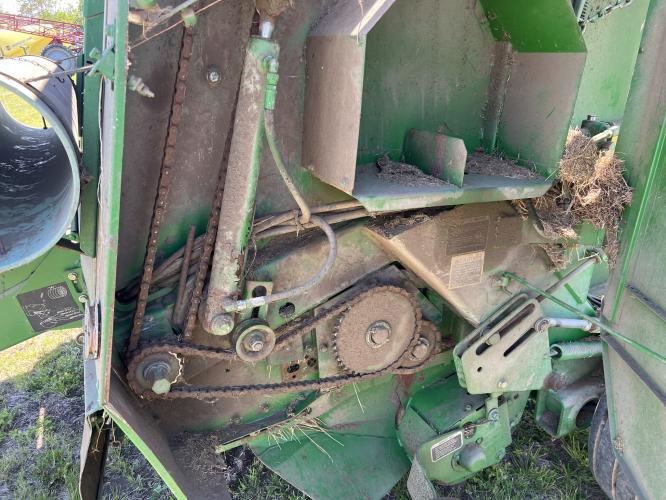 John Deere 566