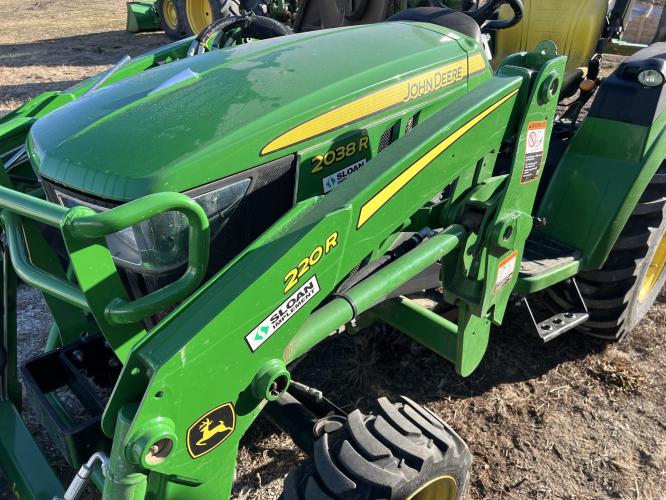 John Deere 2038R