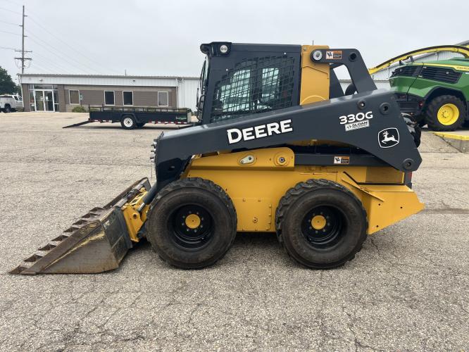 John Deere 330G