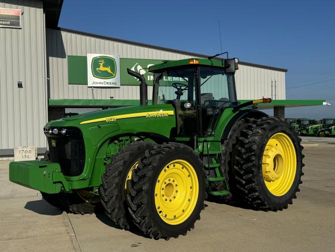 John Deere 8520