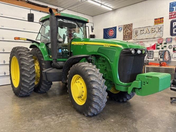John Deere 8320