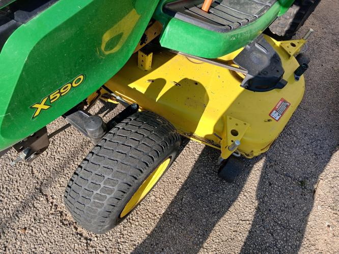 John Deere X590