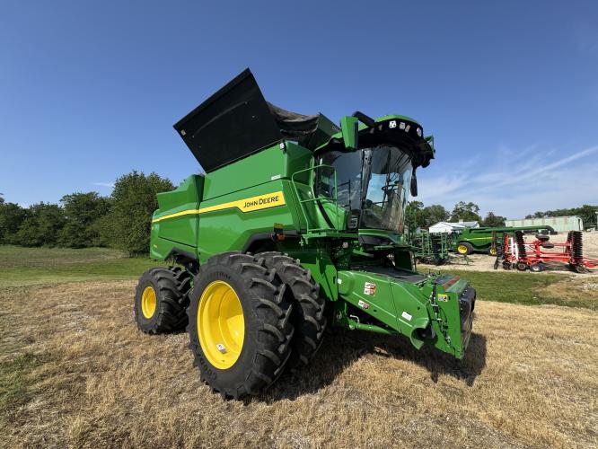 John Deere S7 700