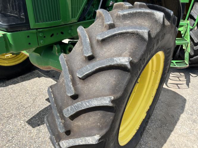 John Deere 7610