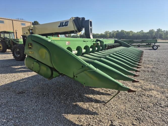 John Deere 718C